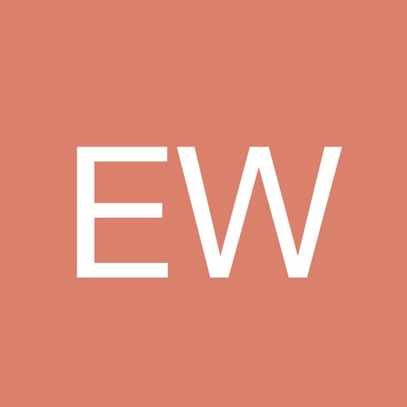 Profile Picture of Erin Wyers (@sunnydaffodil1) on Poshmark