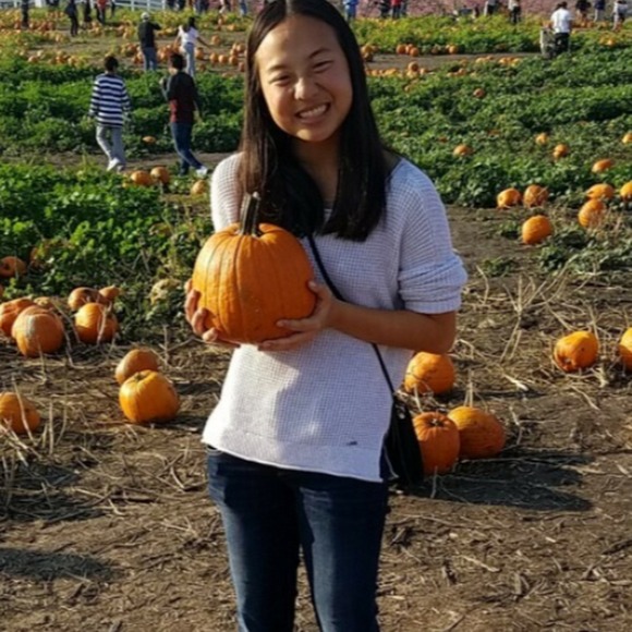 Profile Picture of Michelle Shintaku (@mshintaku664) on Poshmark