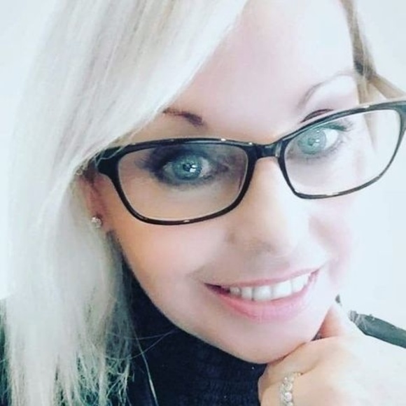 Profile Picture of Tania Laycock (@tania_ecenarro) on Poshmark