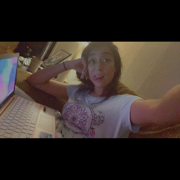 Profile Picture of Miranda Cisneros (@miranda_710) on Poshmark