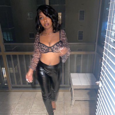 Profile Picture of Syd🧨 (@sydney_howard2) on Twitter