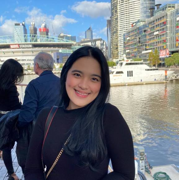 Profile Picture of Sheinah Rellosa (@sheinahrellosa) on Poshmark