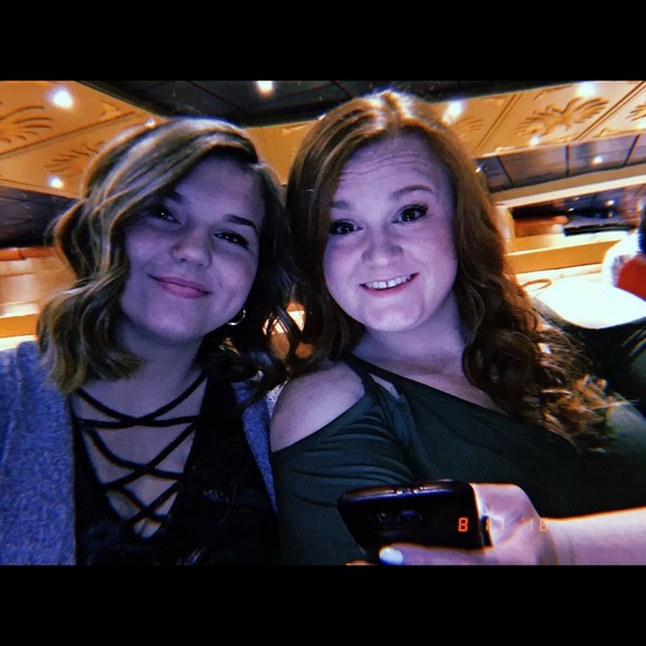 Profile Picture of Cassidi Stewart (@cassidistewart) on Poshmark