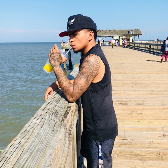 Profile Picture of Elmerelmer Martinez (@elmerivan100217) on Poshmark