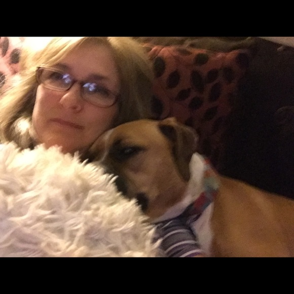 Profile Picture of Shelly Purselley (@spurselley) on Poshmark