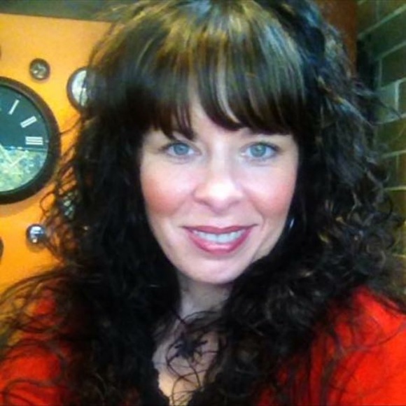 Paula Gilland - Poshmark Profile Picture of Paula Gilland (@misspaula7) on Poshmark