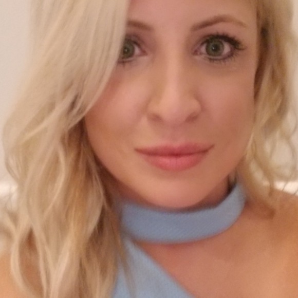 Profile Picture of Kel Hondroulis (@nolak3lz) on Poshmark