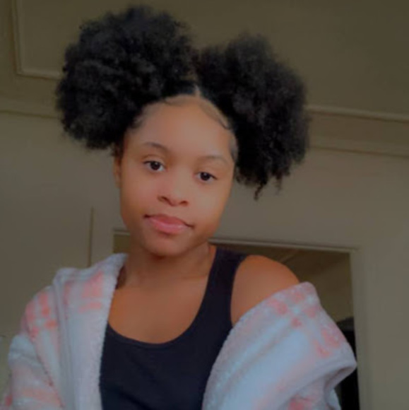 Iam just Bookie - Poshmark Profile Picture of Iam just Bookie (@iamjustbookie) on Poshmark