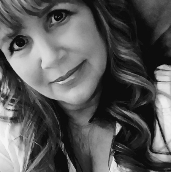 Profile Picture of Karyn Roberts (@oopieangel) on Poshmark