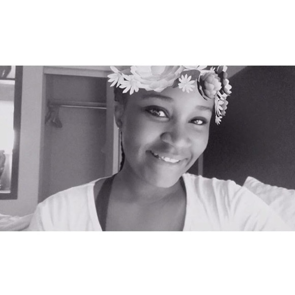 Profile Picture of Anazia Kimpson (@anazia__) on Poshmark