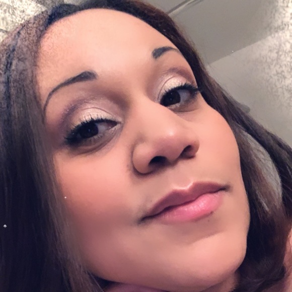 Profile Picture of Crystal Peterson (@crs2021) on Poshmark