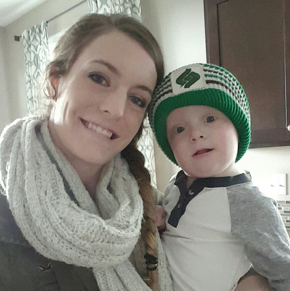 Profile Picture of Amanda Hansen (@ahansen4712) on Poshmark