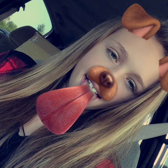 Profile Picture of Sydney Thornburgh (@sydneyy_04) on Poshmark