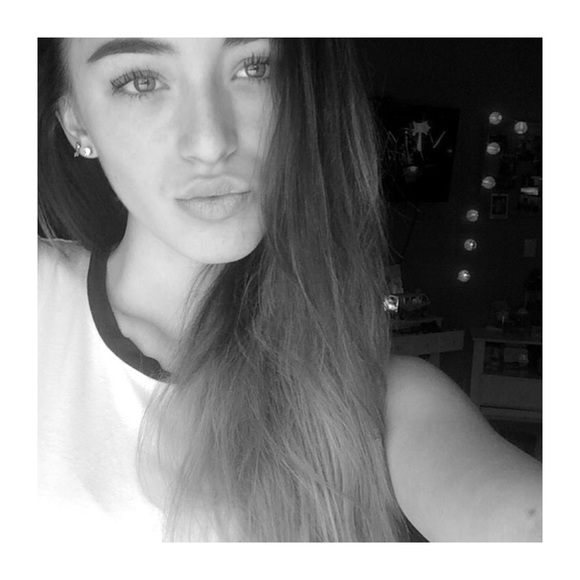 Profile Picture of Kiley Craig (@kileyxcraig) on Poshmark