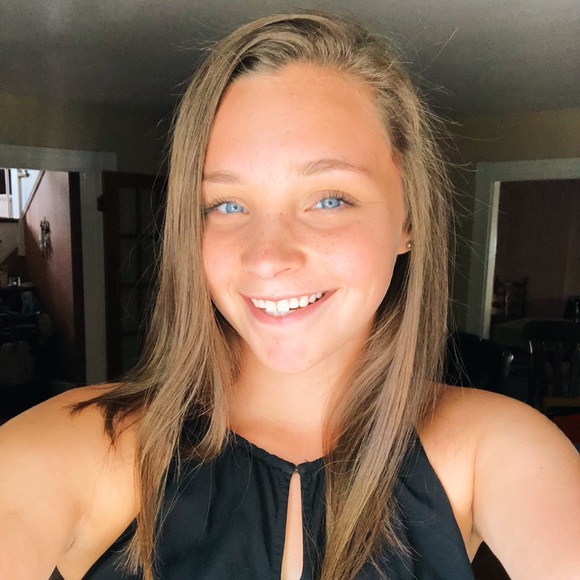 Profile Picture of Shannon Munger (@shanmunger) on Poshmark