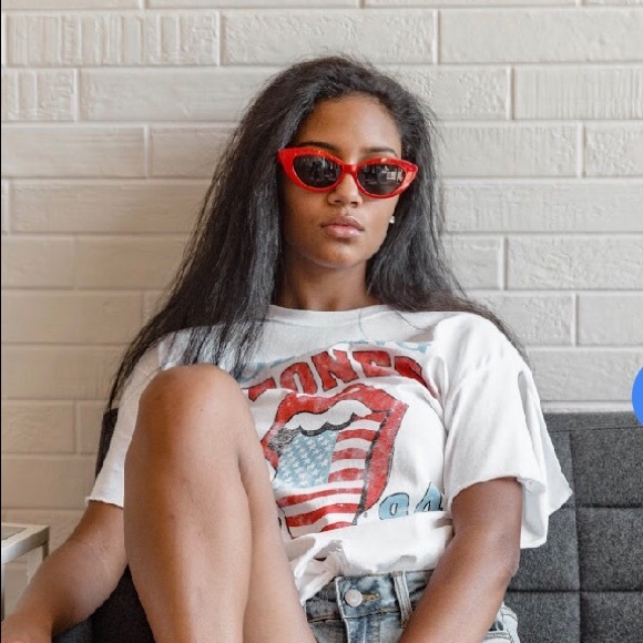 Profile Picture of Portia Thomas (@portiathomas) on Poshmark