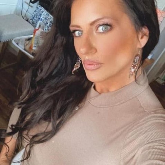 Profile Picture of Kristina Krajewski (@kristinakraj149) on Poshmark