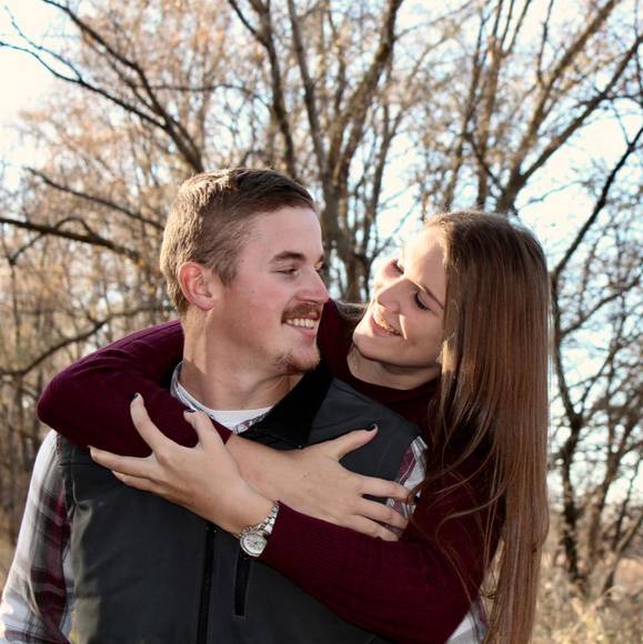 Profile Picture of Halle Plumbtree (@halleplumbtree) on Poshmark