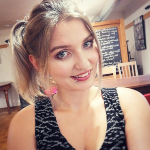 Profile Picture of Danii Kepplinger (@austriangirl95) on Poshmark