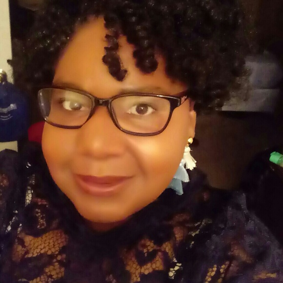 Profile Picture of Yolanda Pendelton (@ypend02) on Poshmark