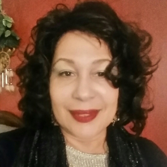 Profile Picture of Felecia Mathews (@franchesca_ave) on Poshmark