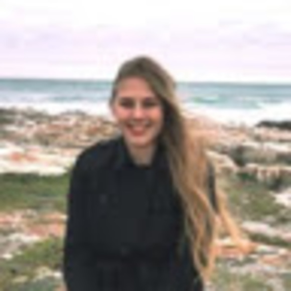 Profile Picture of Charlise Koch (@charlisekoch) on Poshmark