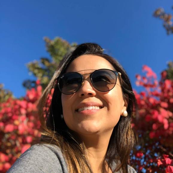 Profile Picture of Fabíola Podolsky (@fa_motta) on Poshmark