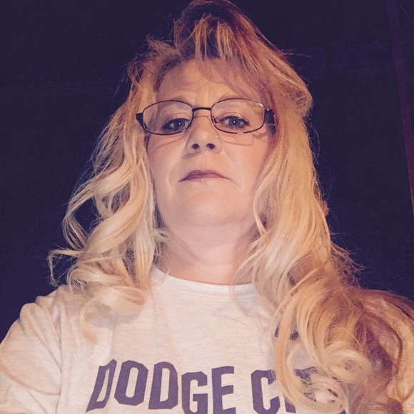 Profile Picture of Michelle Bergkamp (@47michelleb) on Poshmark