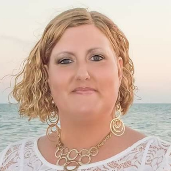 Profile Picture of Dawn Calhoun (@ourcamperrocks) on Poshmark