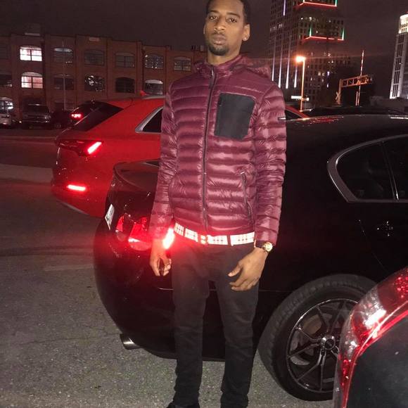 Profile Picture of Alistair Deane (@alistairdeane) on Poshmark