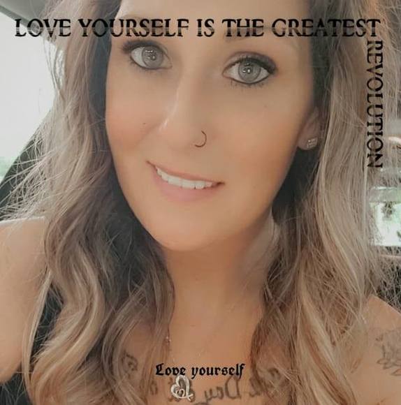 Profile Picture of Katie Stears (@katiestears6) on Poshmark