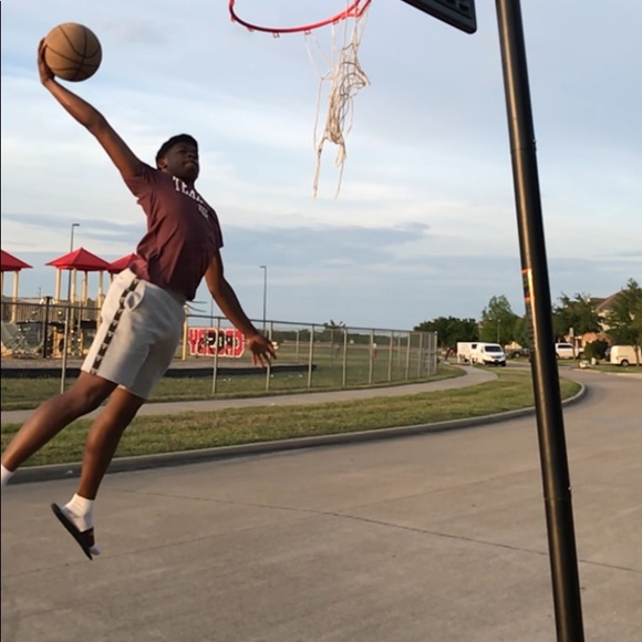 Profile Picture of Darius Harper (@duhking17) on Poshmark