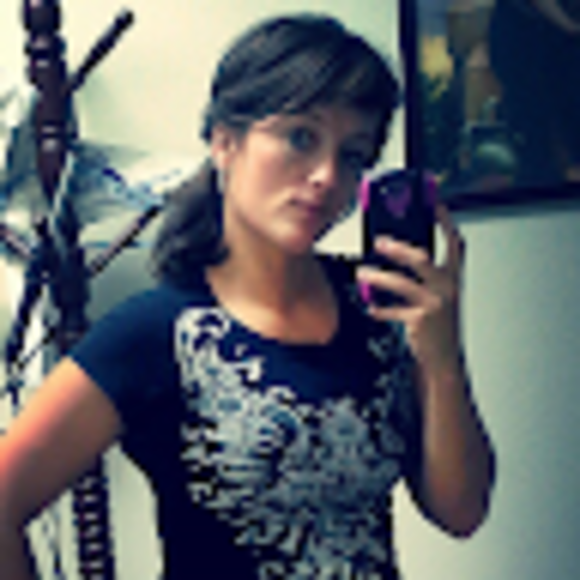 Profile Picture of Cynthia Lofftus (@cynthia_lofftus) on Poshmark