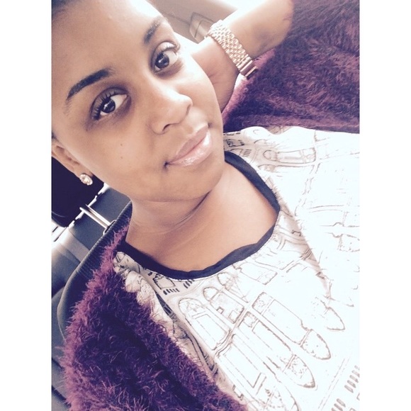 Profile Picture of Calynn Henry (@calynnx) on Poshmark