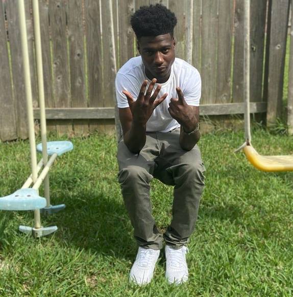 Profile Picture of Alonzo Moses (@6ounces1zo) on Poshmark