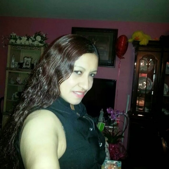 Aura Berganza - Poshmark Profile Picture of Aura Berganza (@auraberganza) on Poshmark