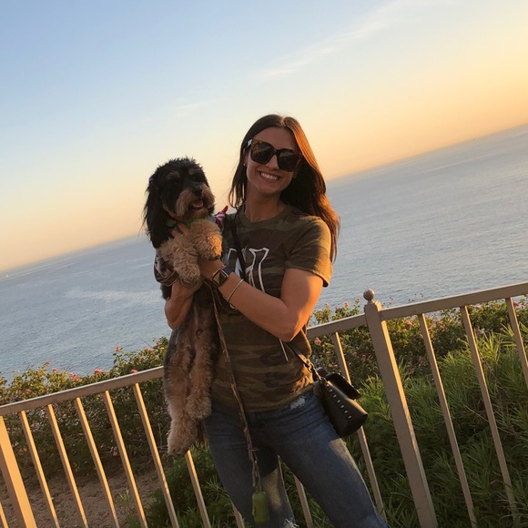 Profile Picture of Shelby Minarik (@shelbym17) on Poshmark