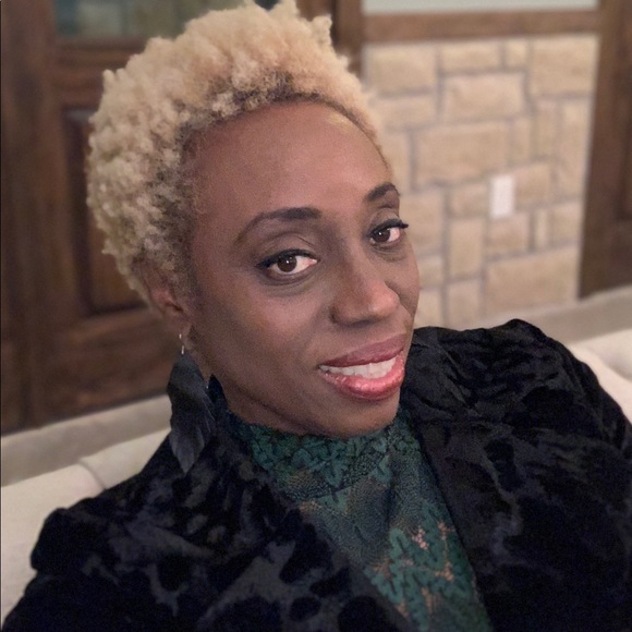 Profile Picture of Paula Cornelius (@paulacornelius) on Poshmark