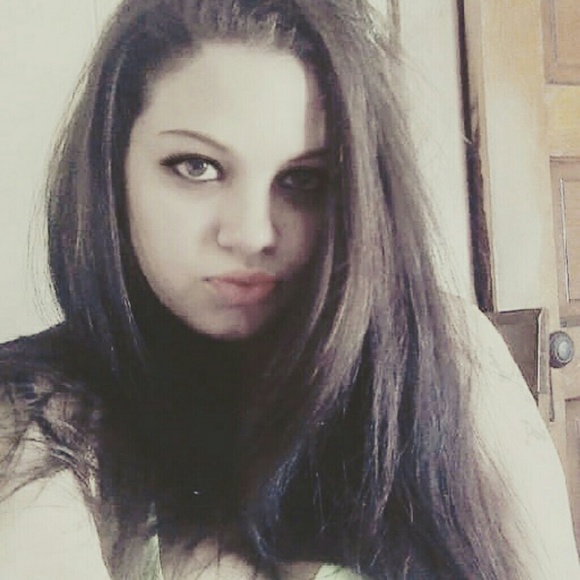 Profile Picture of Daisy Cordova (@smileydaisy1988) on Poshmark
