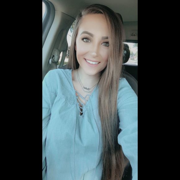 Profile Picture of Amber Stuckey (@ambs1617) on Poshmark