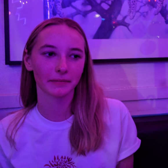 Audrey Carpenter - Poshmark Profile Picture of Audrey Carpenter (@audreybanks439) on Poshmark