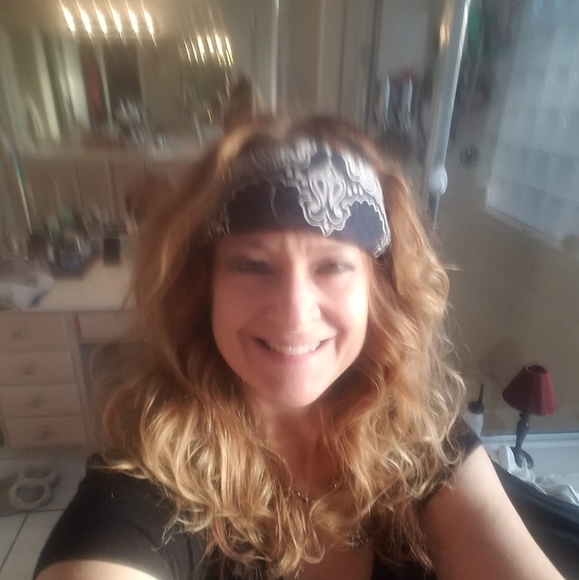 Profile Picture of Audrey Reisler pearce (@sugarsmax321) on Poshmark