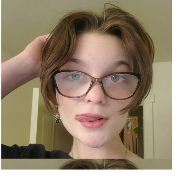 Profile Picture of Aloradana Hackenburg (@aloradanah) on Poshmark