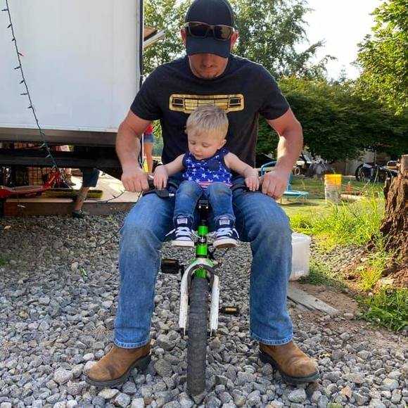 Profile Picture of Logan Sweany (@lsweany97) on Poshmark