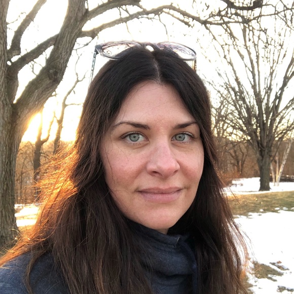 Profile Picture of Nicole Roberts (@njroberts007) on Poshmark