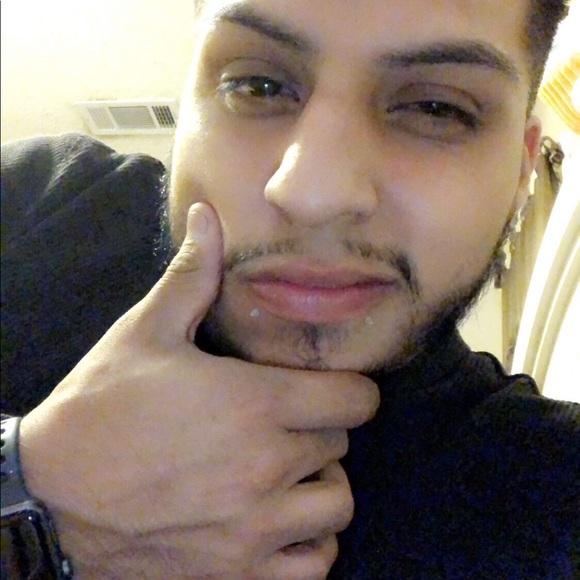 Profile Picture of Jonathan Vallecillo (@jonathanv817) on Poshmark