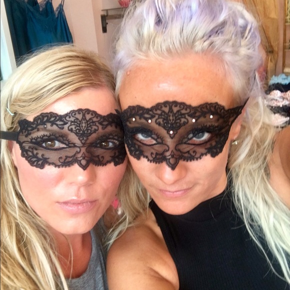 Profile Picture of Amanda Womack (@awomack23) on Poshmark