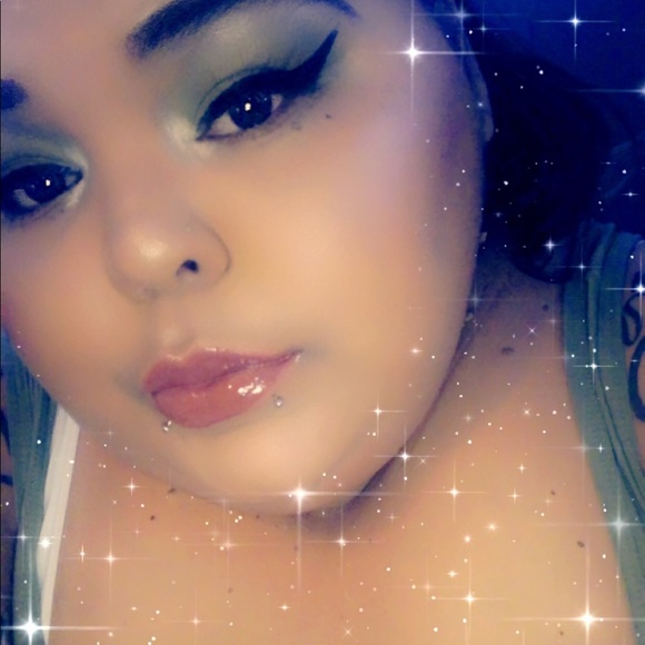 Profile Photo of Alexis Deleon (@babygirl112989) on Poshmark