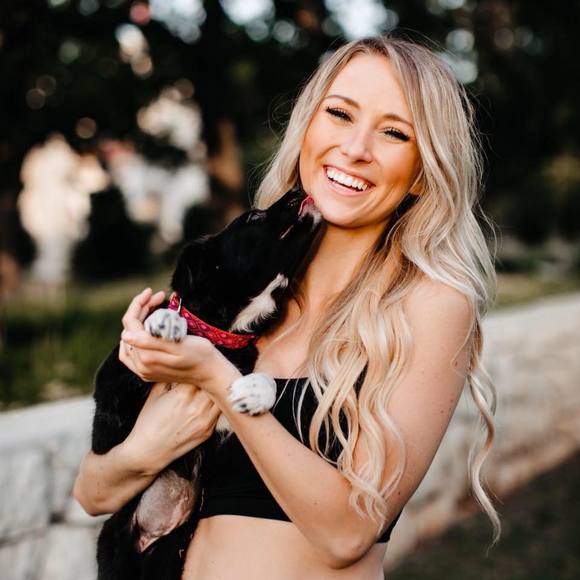 Profile Picture of Lacie Burkdoll (@lacieburkdo11) on Poshmark