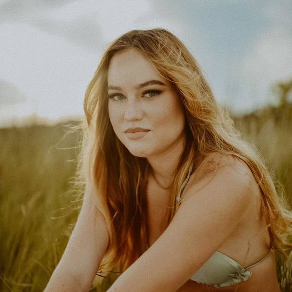 Profile Picture of Taylor Tanner (@tltanner) on Poshmark